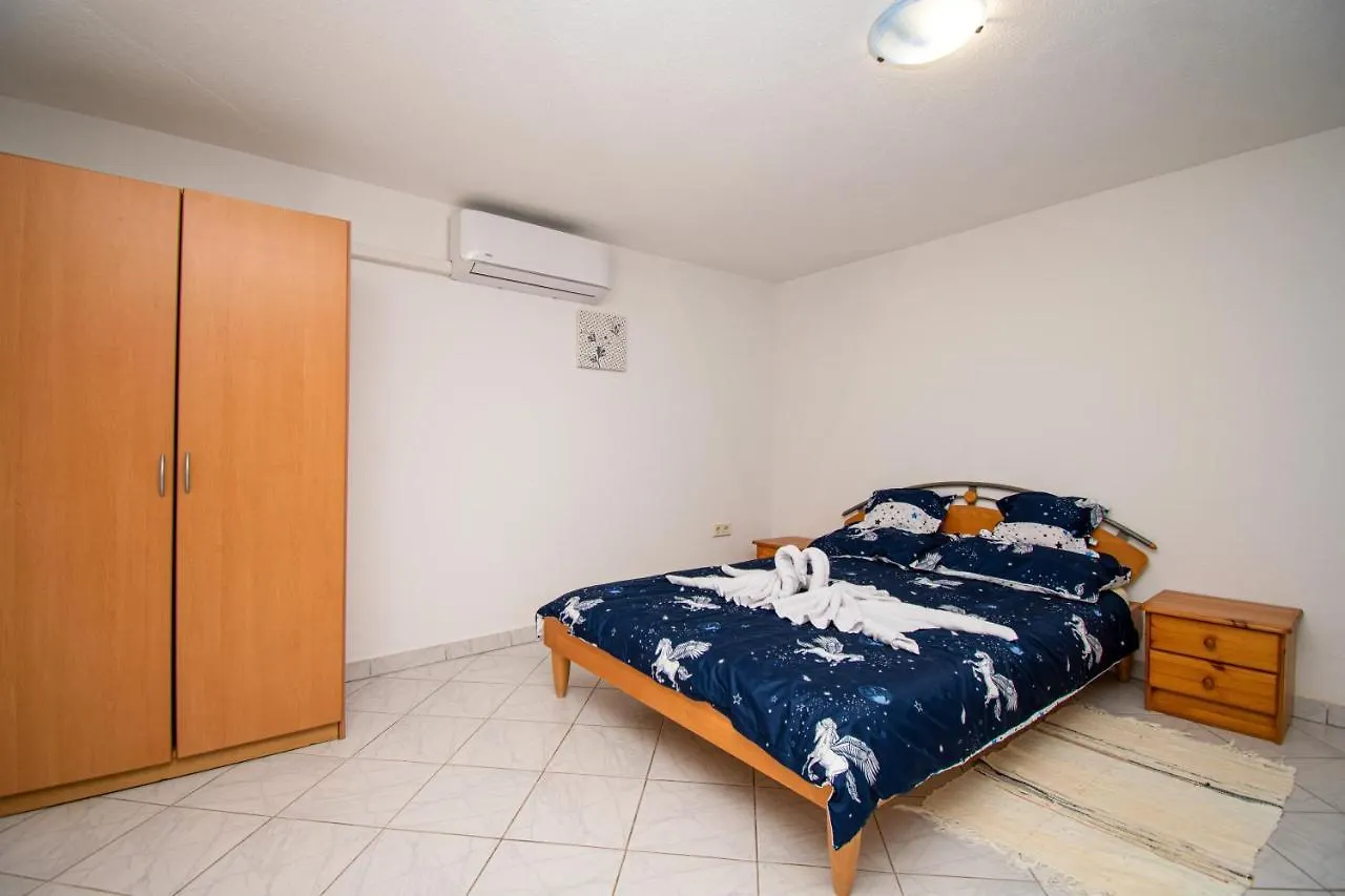 Apartments Prodan Πόρετς