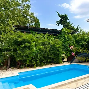 Appartamento Bokalu With Private Pool, Porec